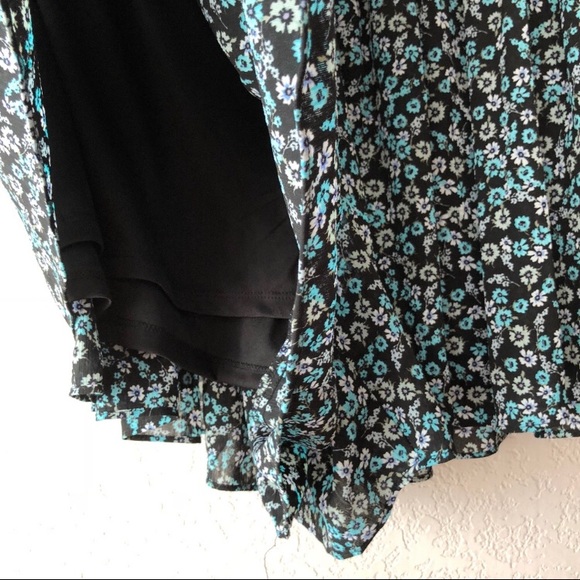 NWT 4X Torrid Floral Shorts w/ Elastic Waistband - Picture 2 of 3